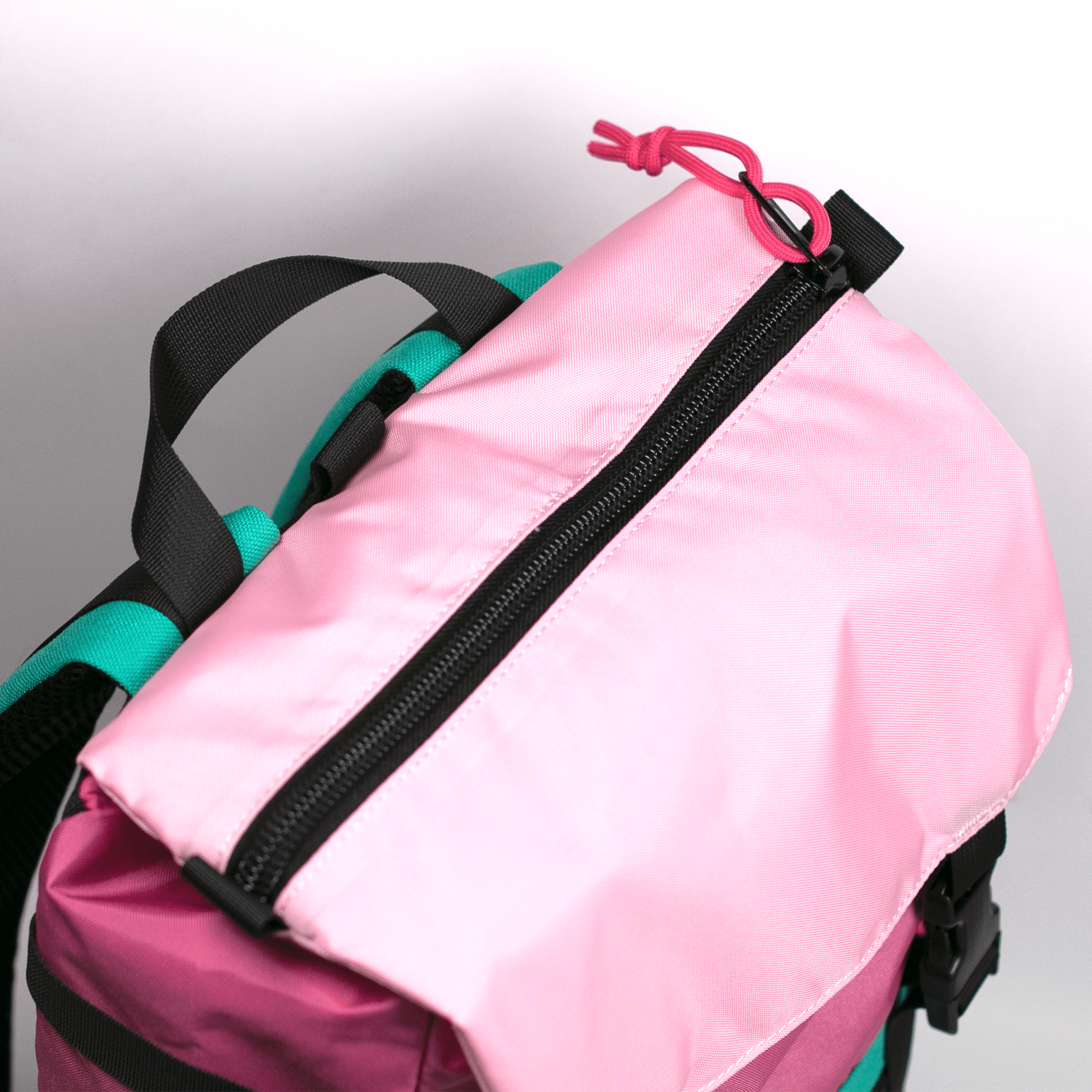 Mochila RVS City Turquesa/ Fucsia / Rosa 13.5 lts. - reveschile