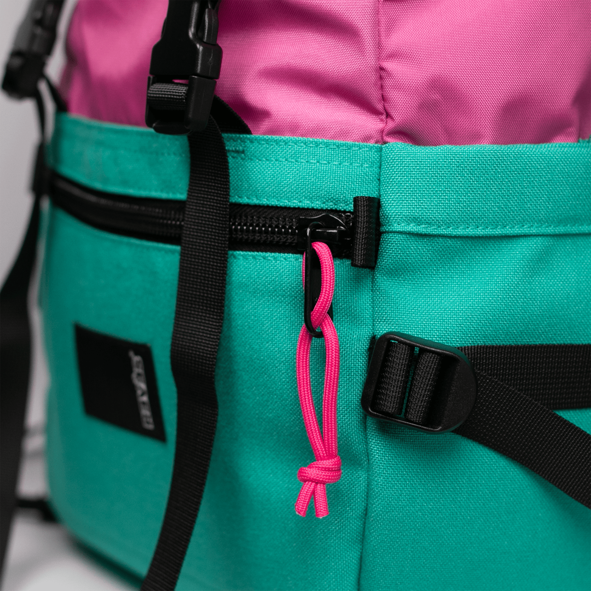 Mochila RVS City Turquesa/ Fucsia / Rosa 13.5 lts. - reveschile